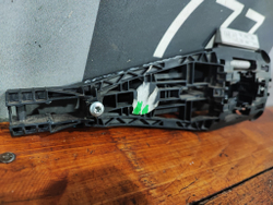 Кронштейн ручки двери левый Chevrolet Cruze 09-15 Б/У Оригинал 13576845