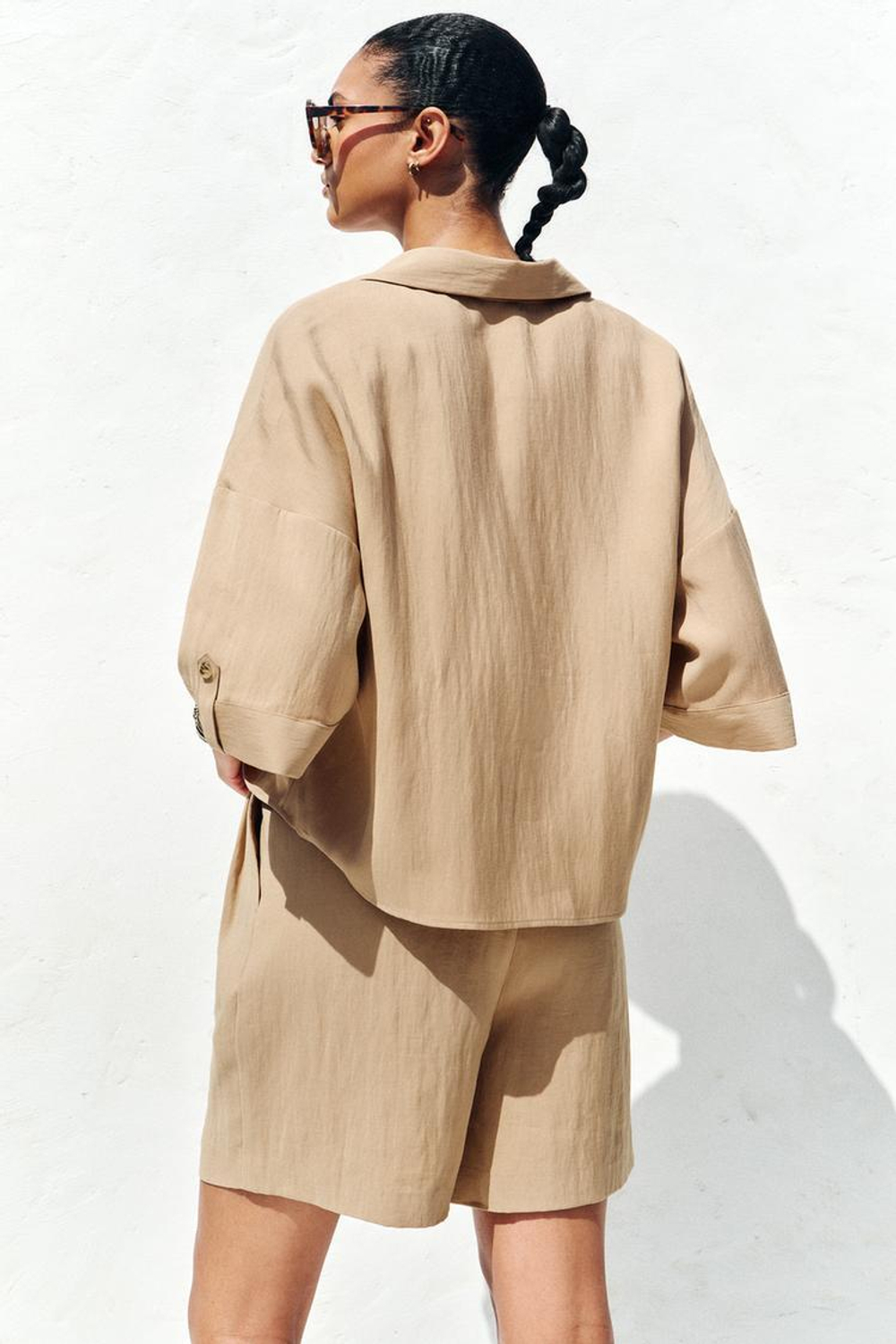 ZARA ШИРОКАЯ РУБАШКА С КОРОТКИМИ РУКАВАМИ, МЯГКИЙ КАШТАНОВЫЙ