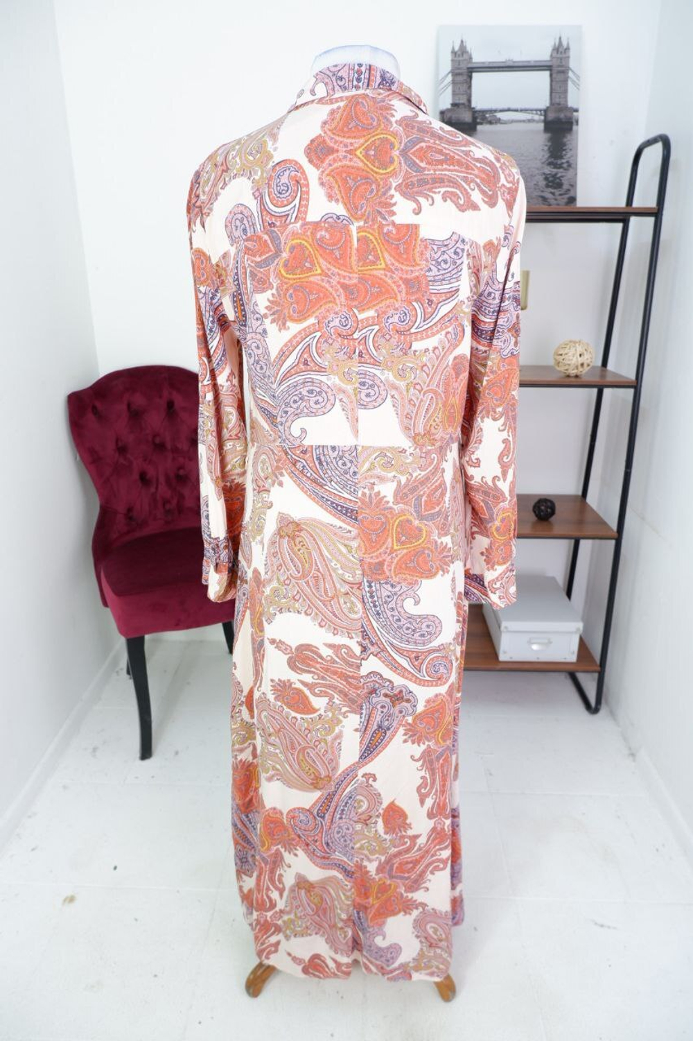 Платье Zara удобное из вискозы 44-46 размер