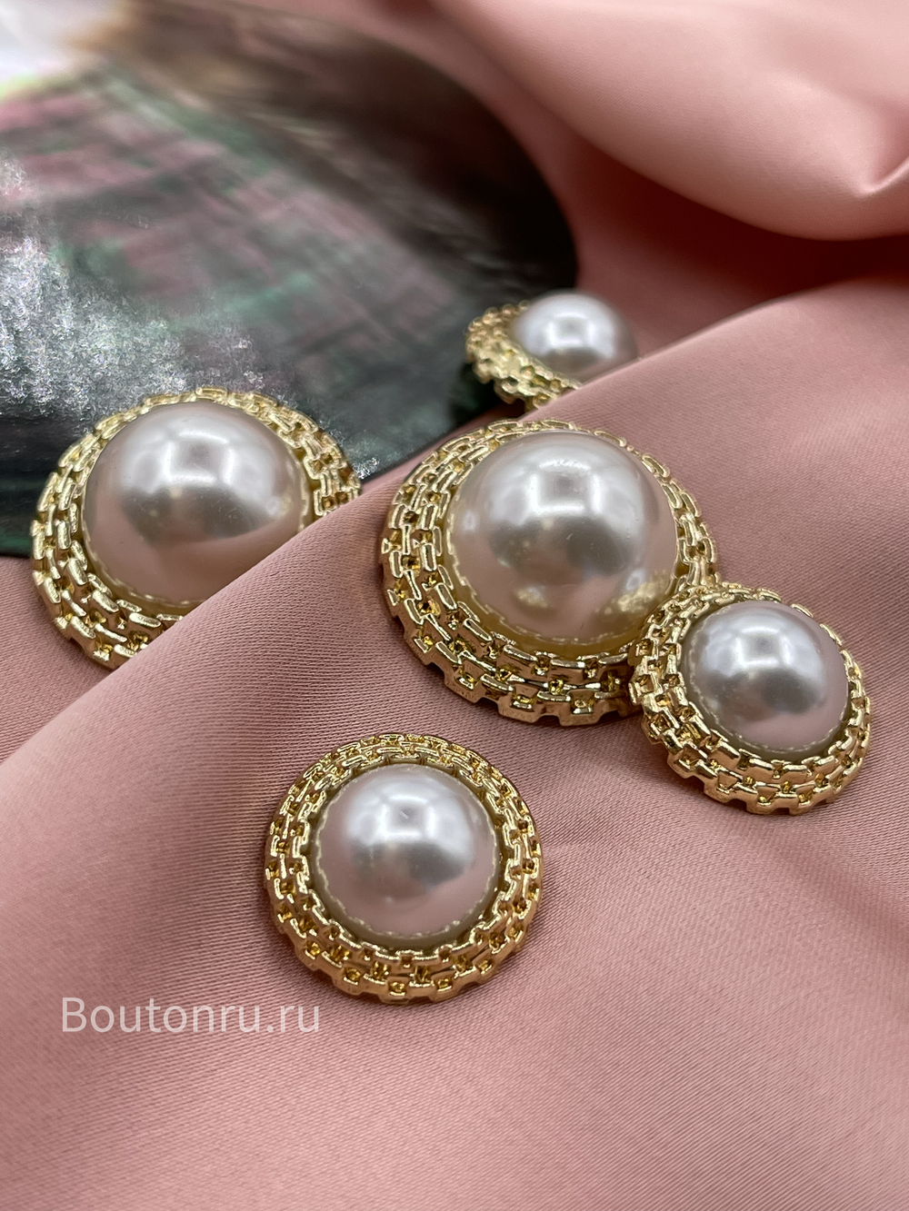 Пуговицы золотистые жемчуг цепь