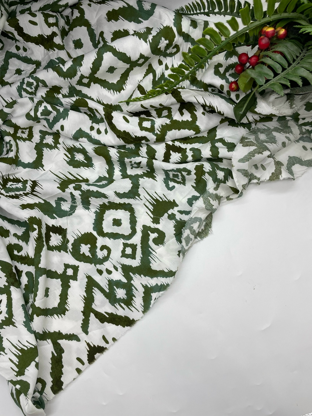 Штапель зеленый орнамент