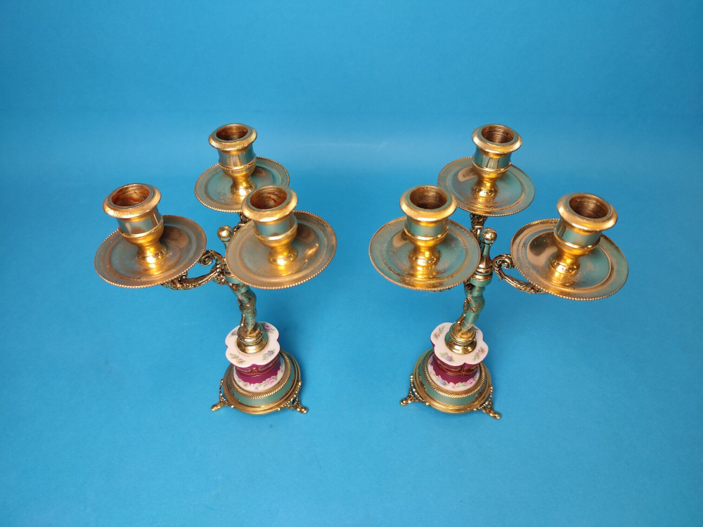 Пара подсвечников