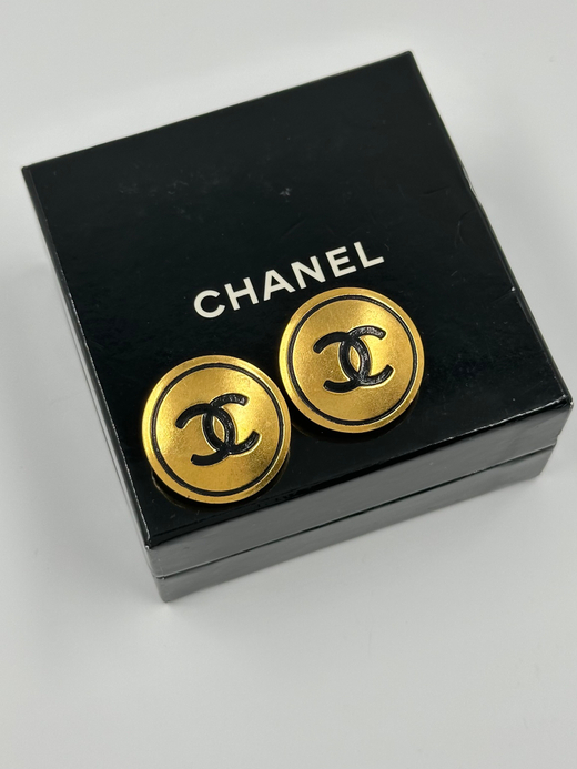 Клипсы с логотипом Chanel