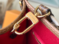 Louis Vuitton Onthego PM