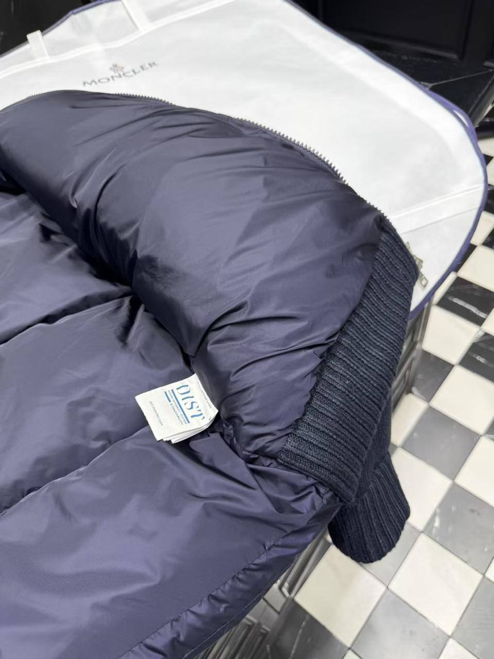 Пуховик Moncler