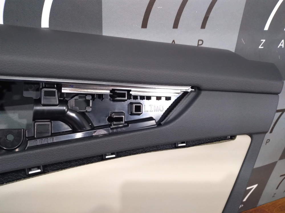 Обшивка двери задней правой Audi A6 (C8) Новая Оригинал