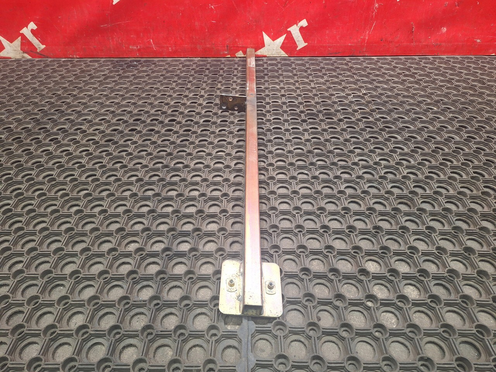 Кронштейн продолжения двери правый 2018г.