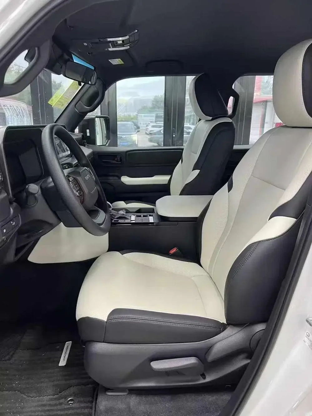 Сиденья капитанские кресла для Toyota Land Cruiser Prado 250 LC250 кожаные белые с электрорегулировкой VIP декор