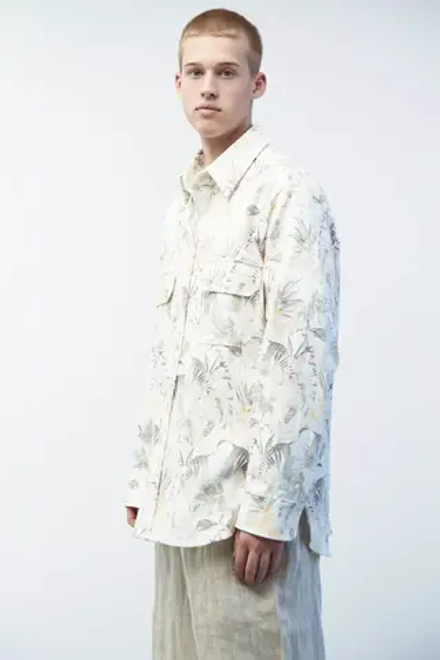 Объемная мужская рубашка с тропическими цветами