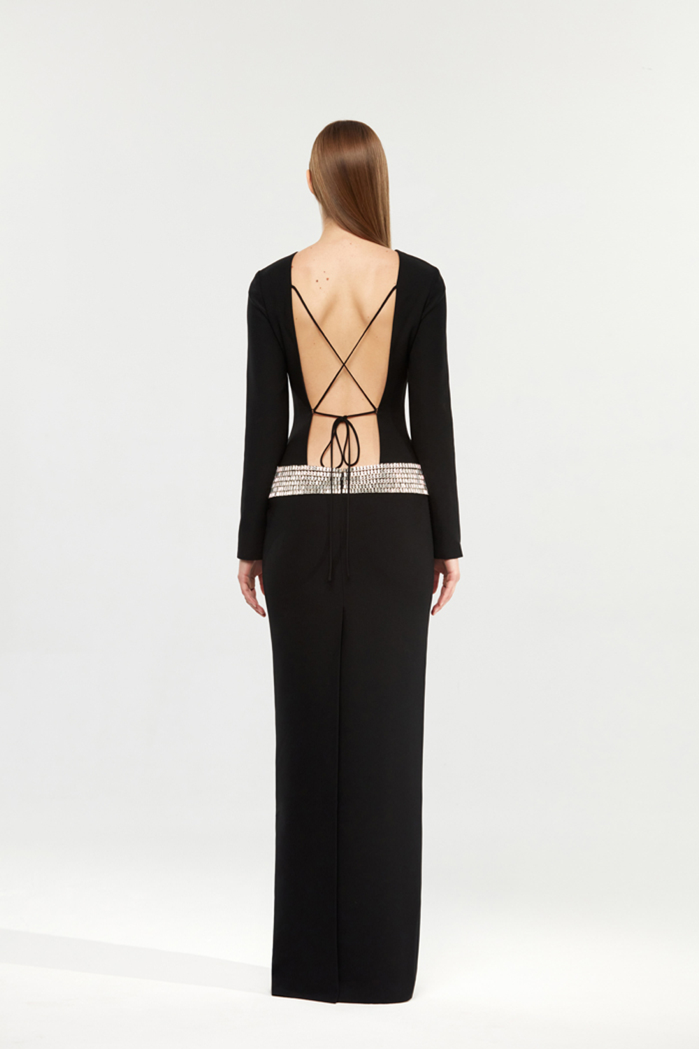 Платье макси из крепа с отделкой из кристаллов и открытой спиной