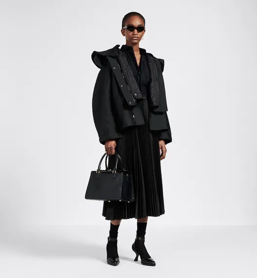 Сумка Dior Boston, модель среднего формата