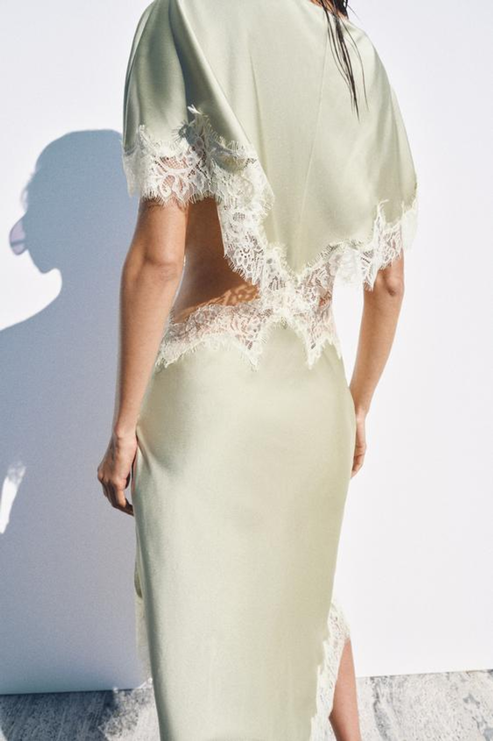 ZARA ПЛАТЬЕ МИДИ С ВЫРЕЗОМ И КРУЖЕВОМ — ZW COLLECTION, ВОДЯНИСТО-ЗЕЛЕНЫЙ