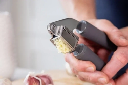 KitchenAid Чеснокодавилка Классический серый