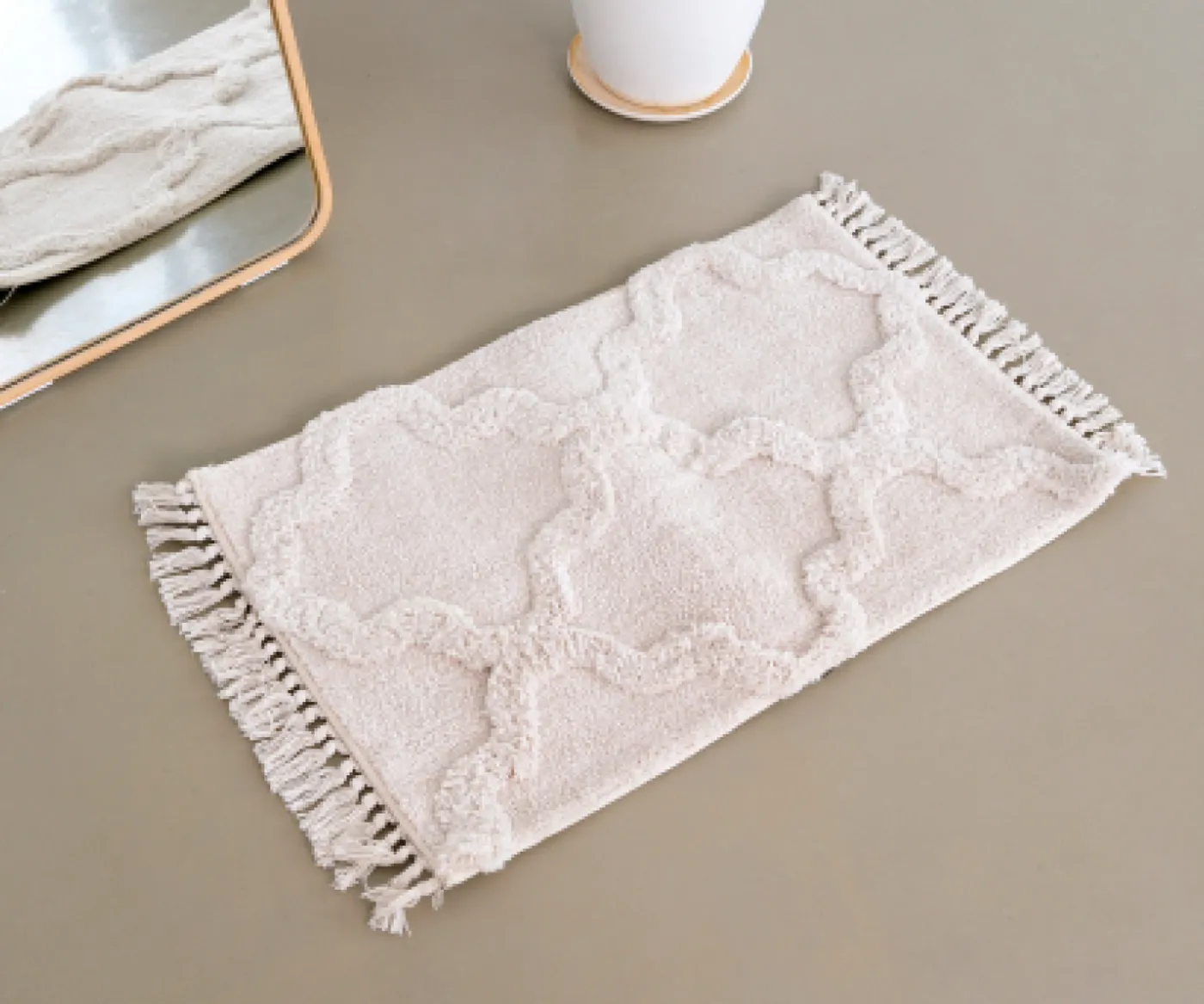 Коврик бежевый 50х80