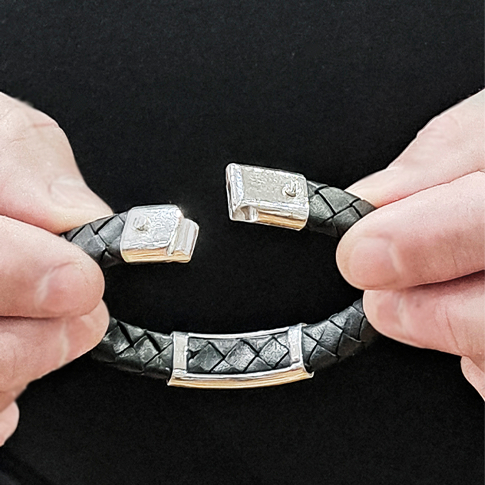 Кожаный браслет с магнитным замком Плас.чекан.12х5