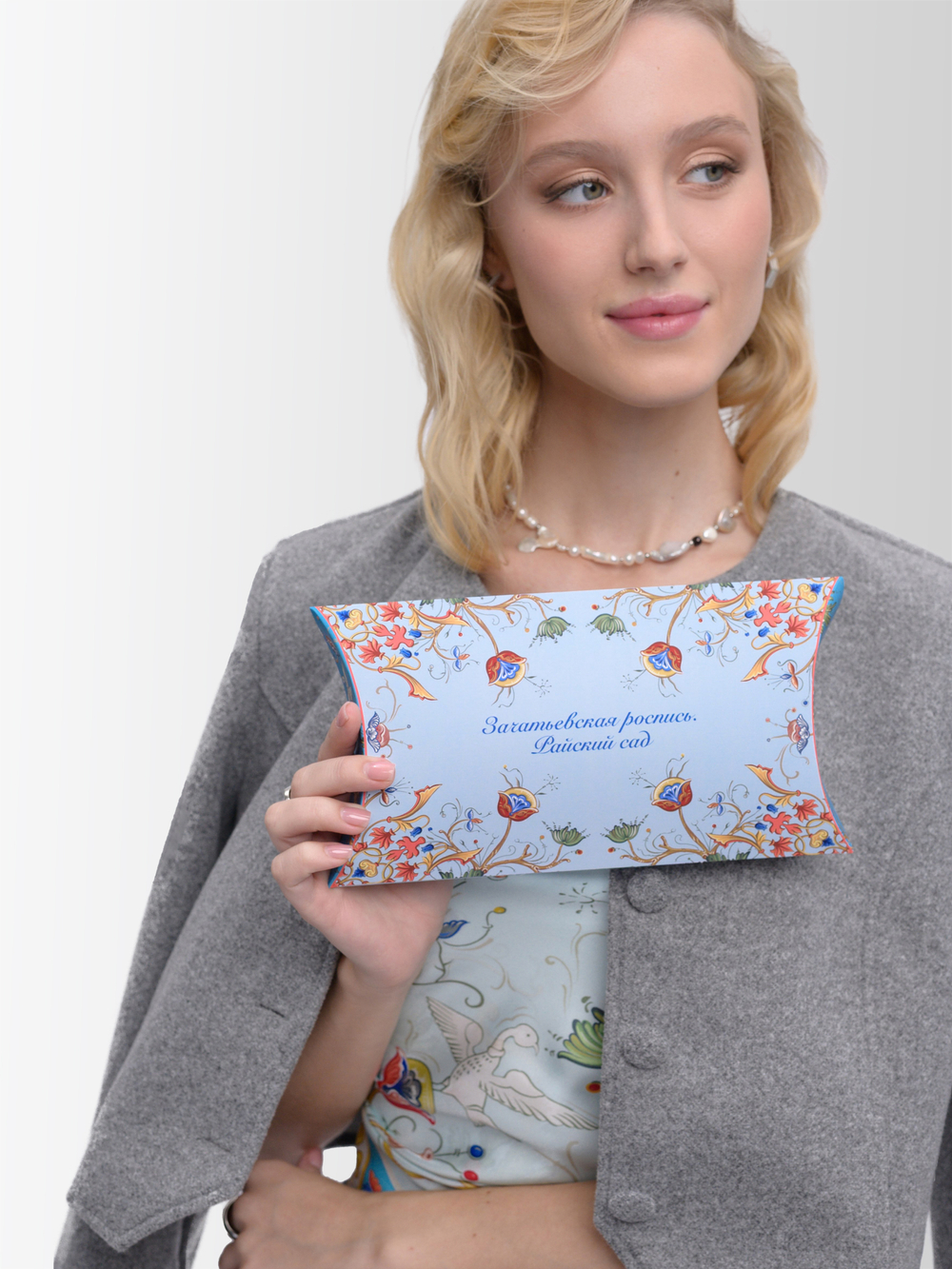 Платок «Зачатьевская роспись. Райский сад» голубой 100% шёлк