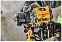 Аккумуляторная дрель-шуруповерт DeWALT DCD800E1T