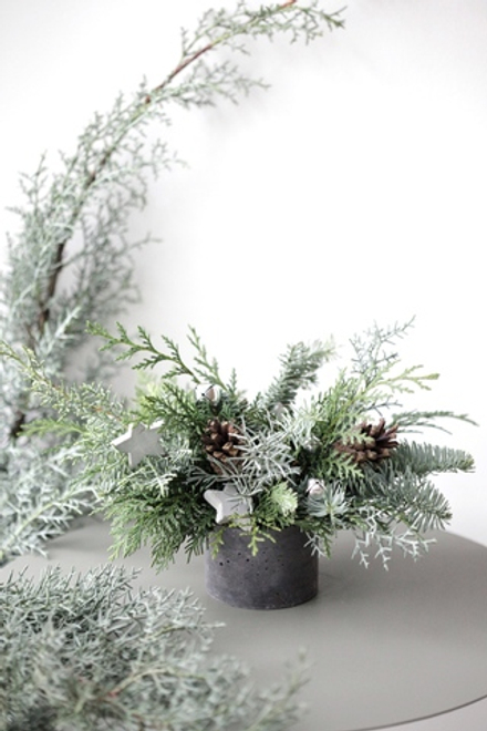 Новогодняя композиция в бетонном кашпо № 9