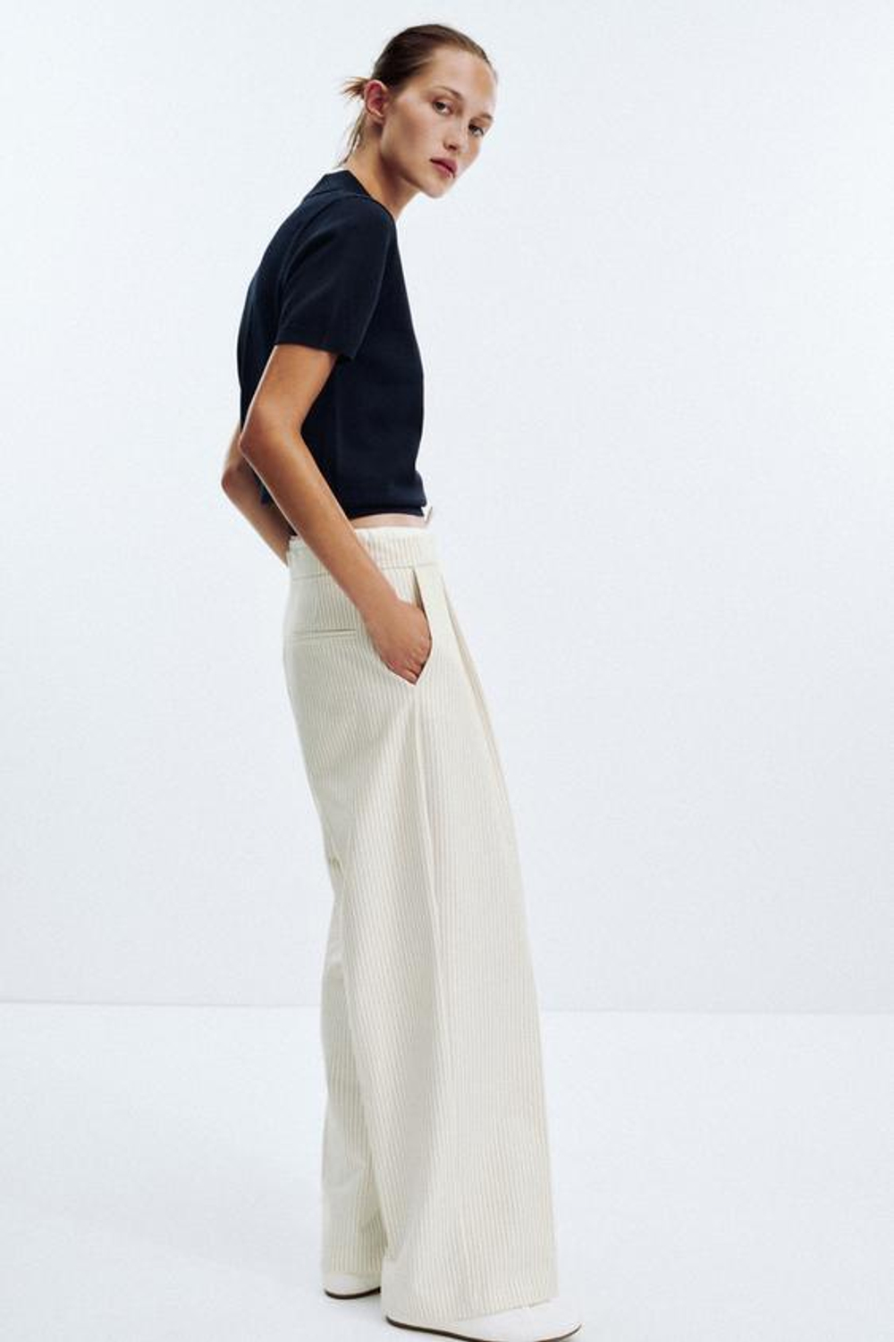 ZARA БРЮКИ-БОКСЕРЫ С КОНТРАСТНОЙ ДЕТАЛЬЮ, ЭКРЮ