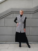 Комбинированный жилет в трендовой расцветке гусиная лапка