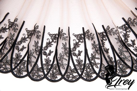 05-70 Вышивка на неэл. сетке 21 см, телесный/черный