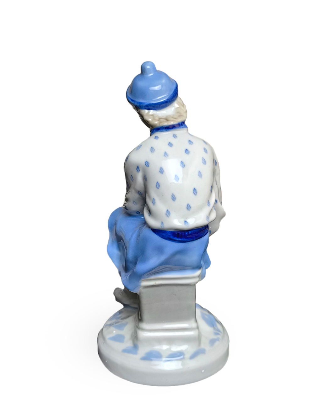 Фарфоровая статуэтка "Конькобежка" Гжель