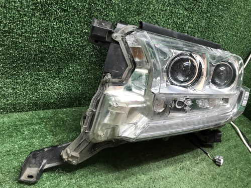 Битая Фара левая Toyota Land Cruiser 200 15-21 LED