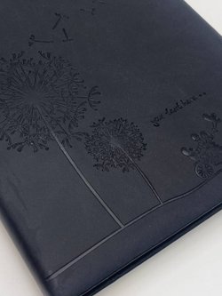 Блокнот 135 л. В5 25*17,5 см лин. черный одуванчик  (7670-8)