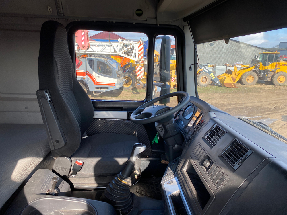 Shacman (Shaanxi) SX* 6x4 Седельный тягач SX42584V324 (Дизельный, 11,6 л, 423 л.с., МТ)