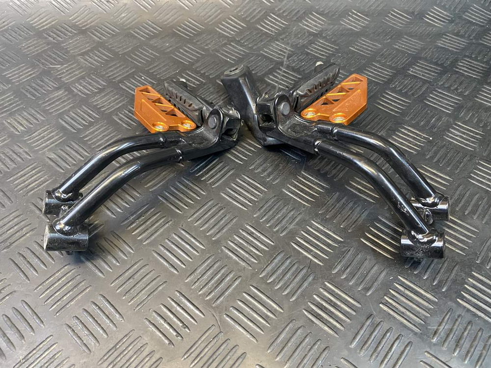 Подножки пассажирские KTM 250 Duke 2020