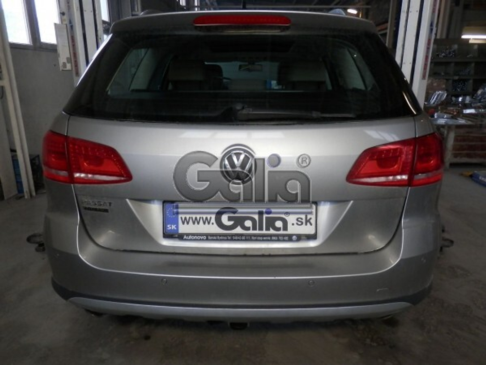 Фаркоп оцинкованный Galia V071C для Volkswagen Passat B6 2005-2010, Passat B7 2010-2015, Passat CC 2012-, Passat Alltrack B7 2012-2015(паспорт и сертификат в комплекте)(без электрики)