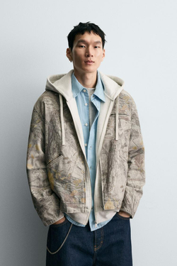 ZARA КУРТКА С ЭФФЕКТОМ ПОТЕРТОСТИ И АБСТРАКТНЫМ ПРИНТОМ, РАЗНОЦВЕТНЫЙ