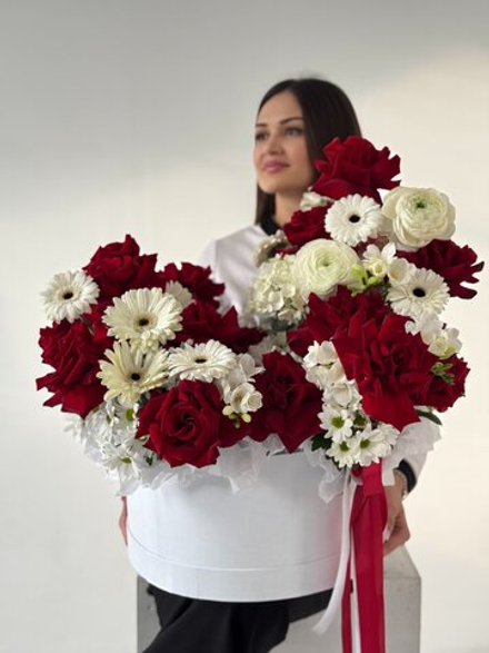 Шляпная коробка Любовь в каждом лепестке
