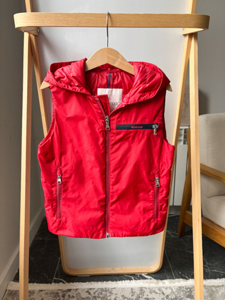 Пуховый жилет Moncler, 110-116