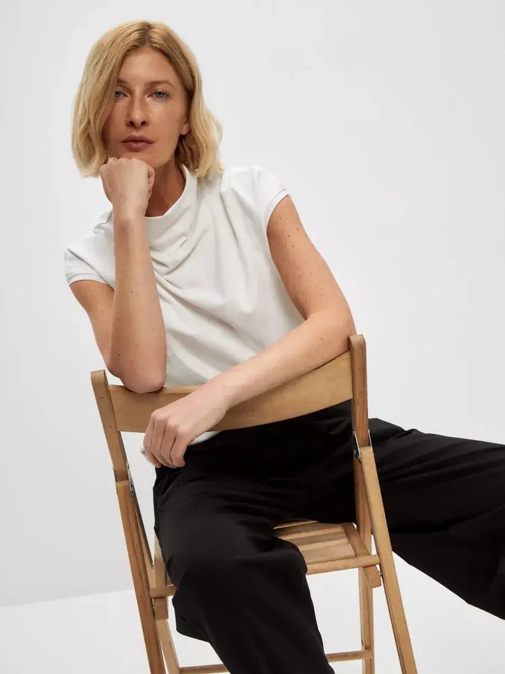 Футболка дизайнерская с цельнокроеным воротником