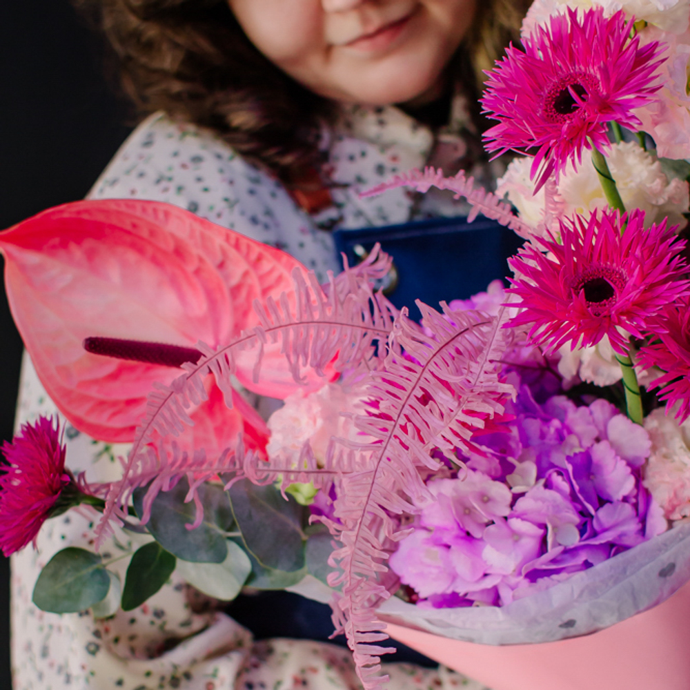 31. Стильный объемный букет с антуриумом