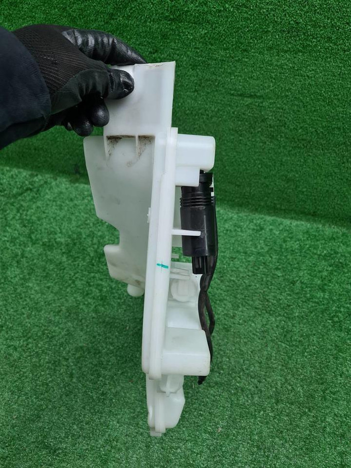 Бачок омывателя Land-Rover Discovery Sport (19-нв)