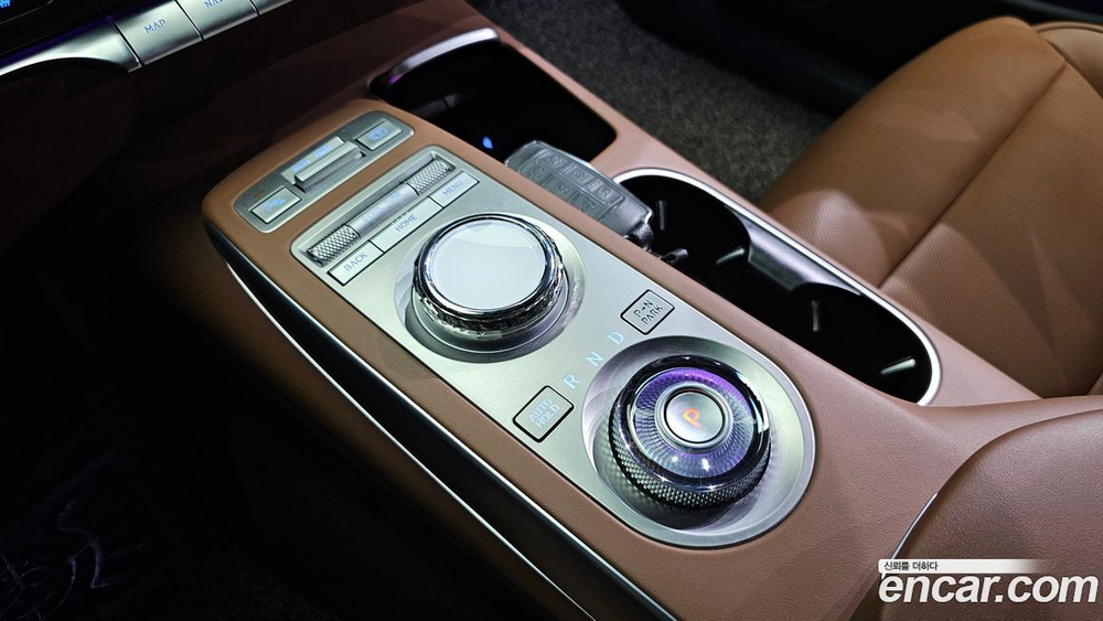 Genesis GV70 2.5T Бензин 2WD (10.2022)
