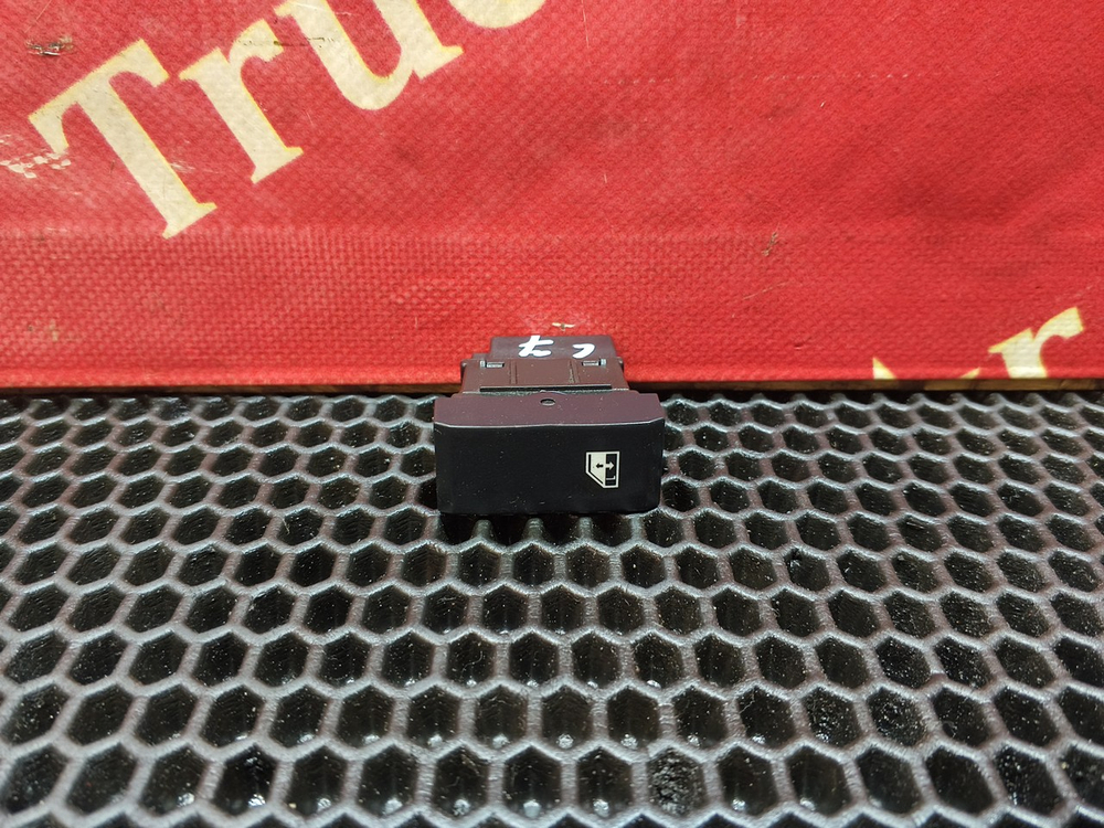 Кнопка стеклоподъемника левого