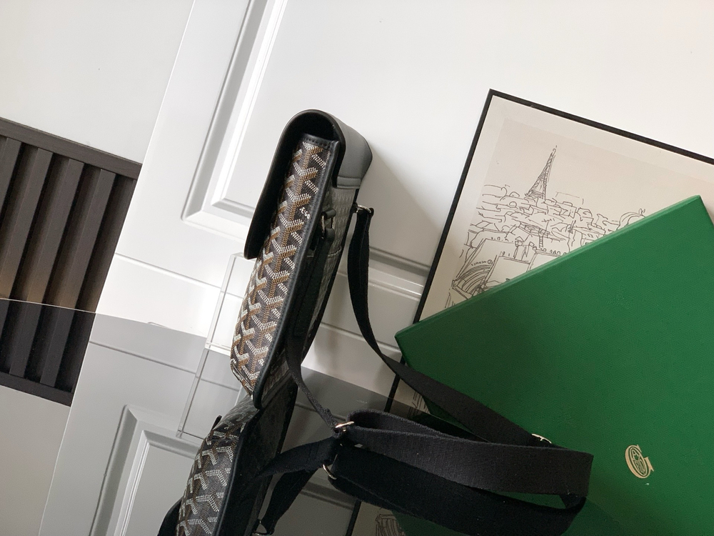 Goyard Coursier Messenger Bag 32 cm