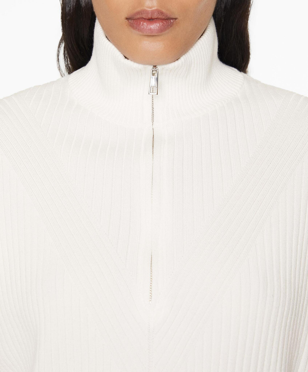 Oysho Свитер в рубчик с высоким воротником, светлый экрю