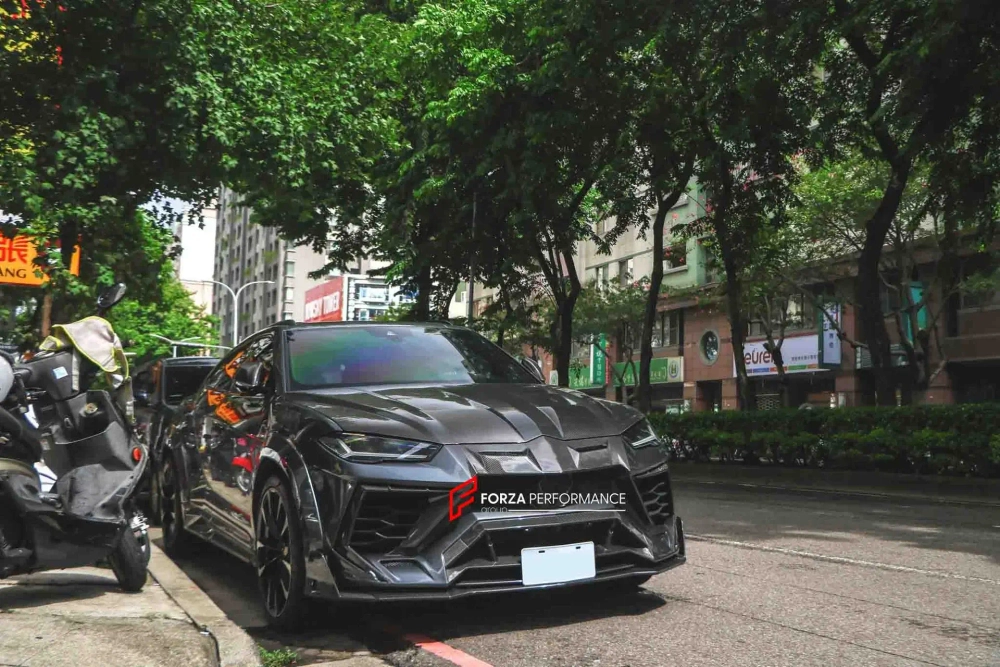 Широкий обвес с выхлопной системой для Lamborghini Urus 2018+ Ламборгини Урус