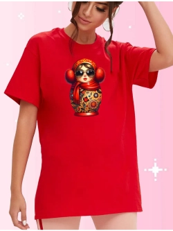 Футболка красная матрешка в меховых наушниках