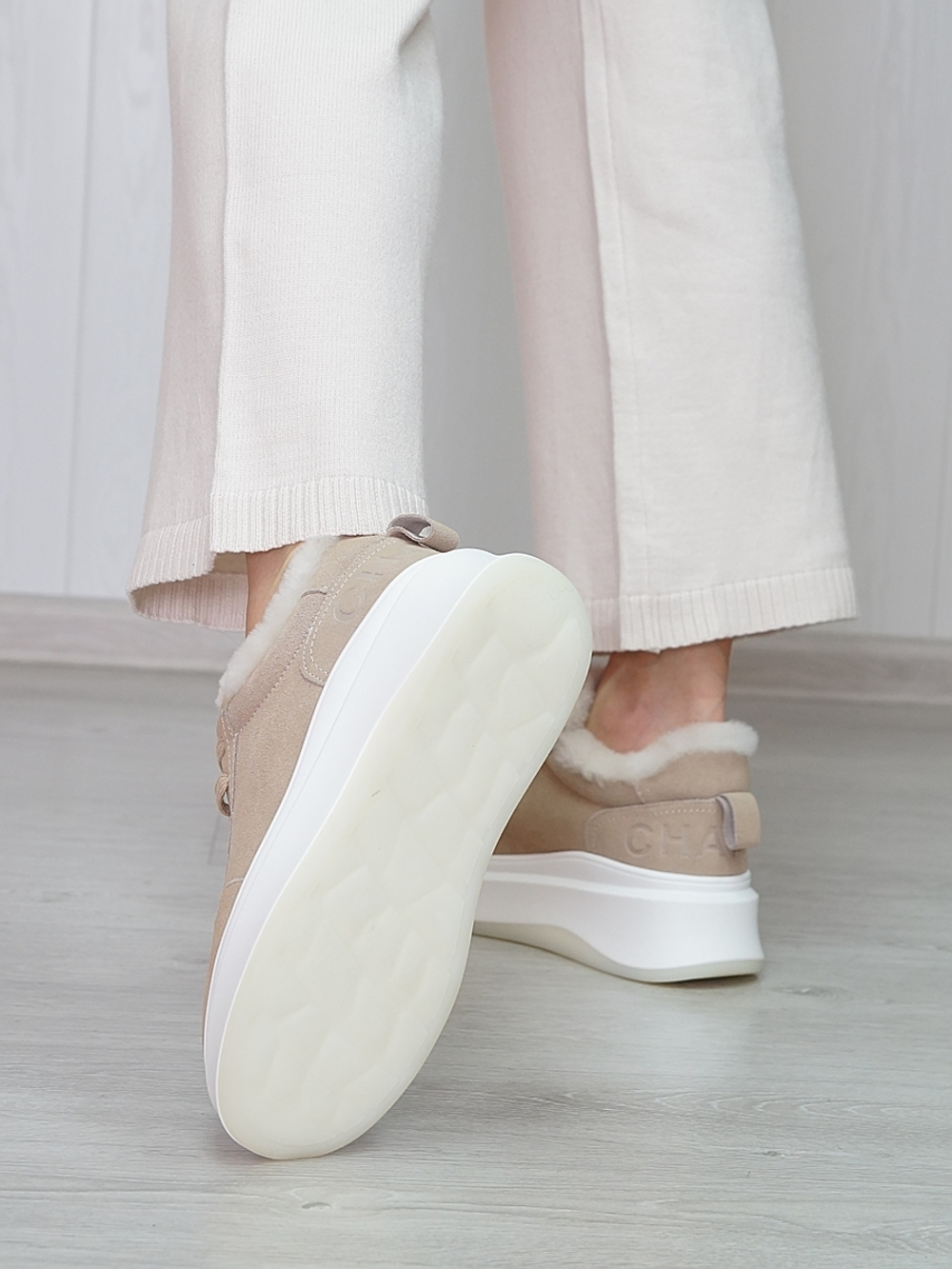 Кроссовки женские зимние