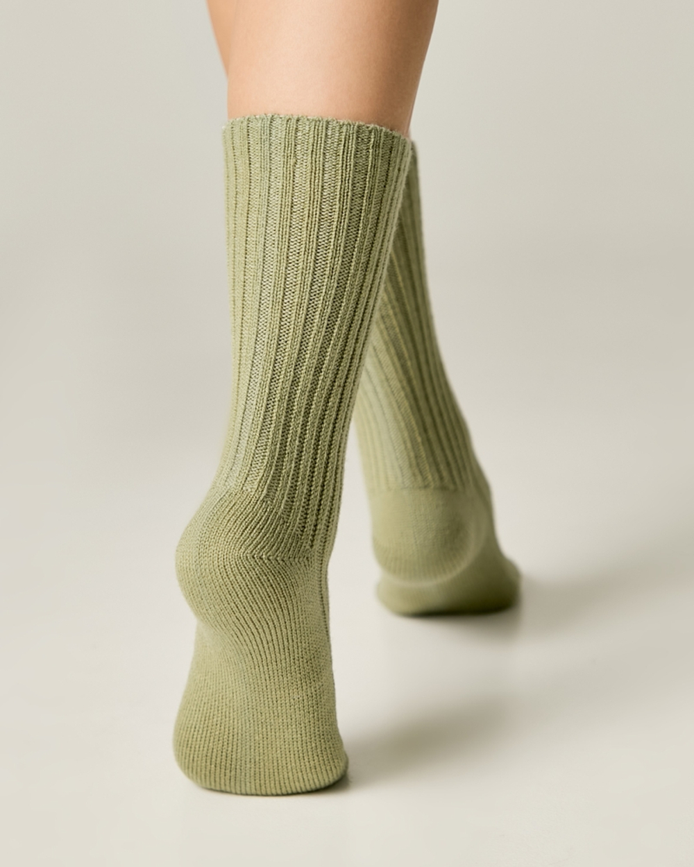 БРЕСТСКИЕ НОСКИ ЖЕНСКИЕ 1438 ARCTIC (ручная вязка)