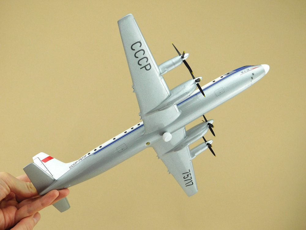 Модель самолета Ил-18 (М1:100, Аэрофлот СССР-75717, Ретро)