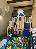 Детский игровой домик с горкой