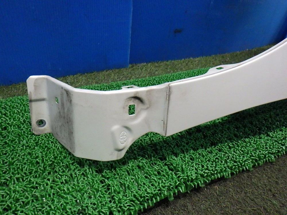 крыло переднее левое Toyota Ist NCP110