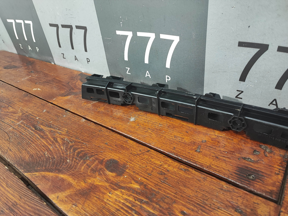 Кронштейн заднего бампера Skoda Octavia 2 (A5) Б/У Оригинал 1Z9807863