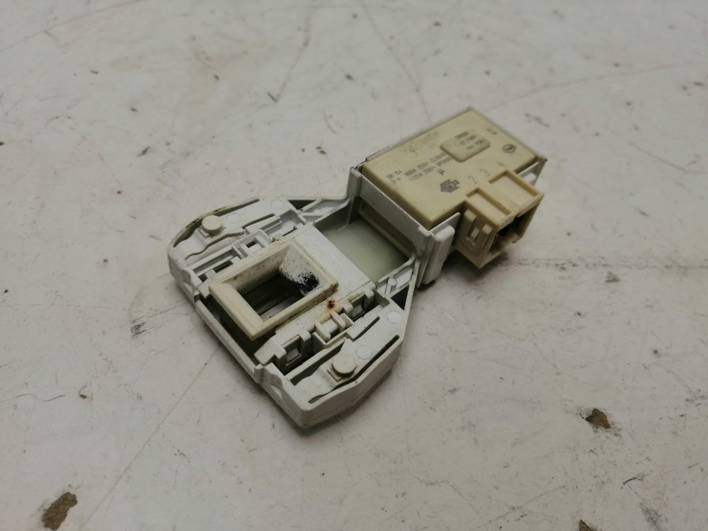BWSA61051 кт117 Блокировка люка для стиральной машины Indesit BWSA 61051 б/у
